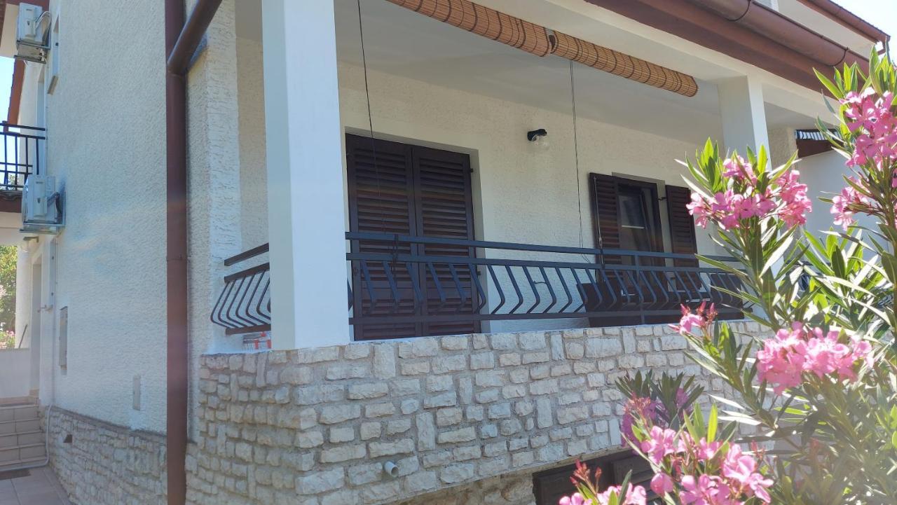 Apartments Nina, Pinta & Santa Maria Nova Vas  Exterior photo